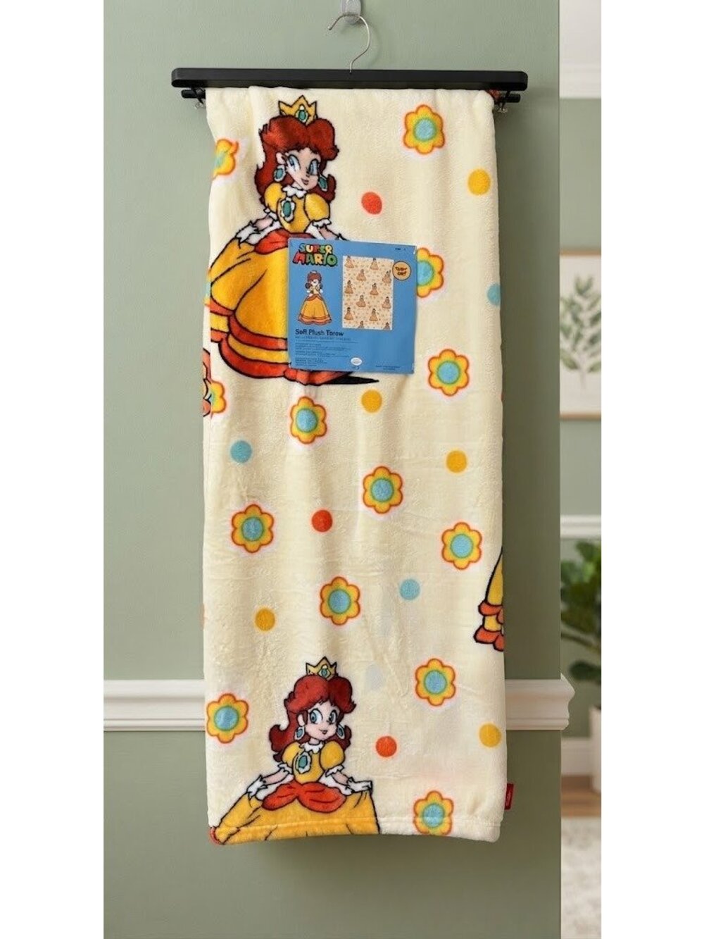Super Mario Princess Daisy Plush Throw Blanket 50x70 Nintendo Yellow NWT